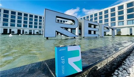 瑞浦蘭鈞“問頂”電池發(fā)布，拉開磷酸鐵鋰700公里續(xù)航序幕