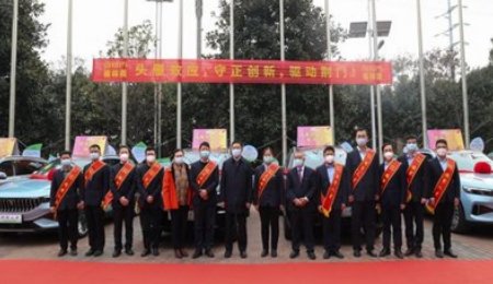 “緊衣縮食”的2022，格林美年終獎發豪車上了熱搜