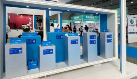 “曬肌肉”！力神半固態(tài)電池亮相歐洲車展